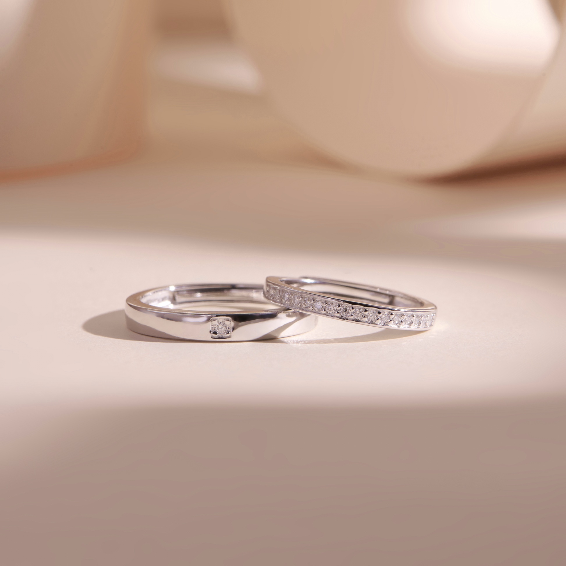 Chuyện chưa kể: Vì sao Platin tỏa sáng vượt thời gian? (Kể từ góc nhìn khoa học: Tính sáng bóng tự nhiên – không phai màu – phản quang mạnh khiến Platin luôn “shine” theo đúng nghĩa.)